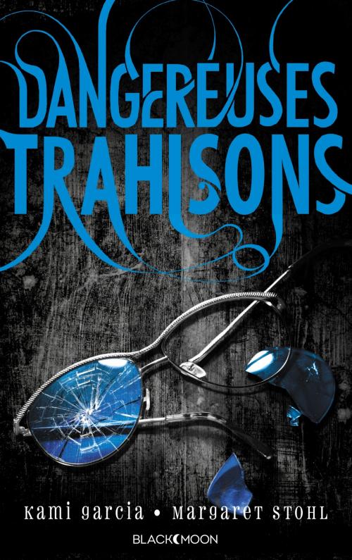Cover of the book Dangereuses Créatures - Tome 2 - Dangereuses Trahisons by Kami Garcia, Margaret Stohl, Hachette Black Moon