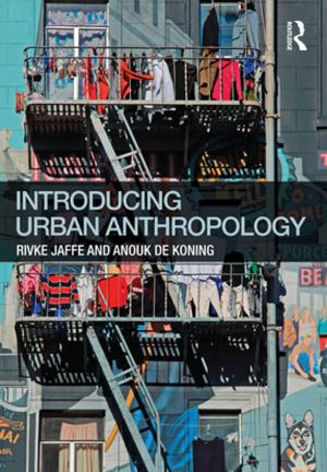 Cover of the book Introducing Urban Anthropology by Geoff Tansey, Anthony Worsley