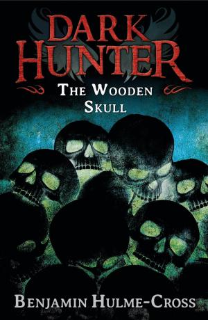 Cover of the book The Wooden Skull (Dark Hunter 12) by Mike Unwin