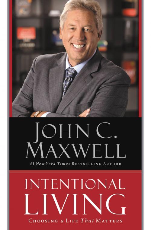 Cover of the book Intentional Living by John C. Maxwell, Center Street