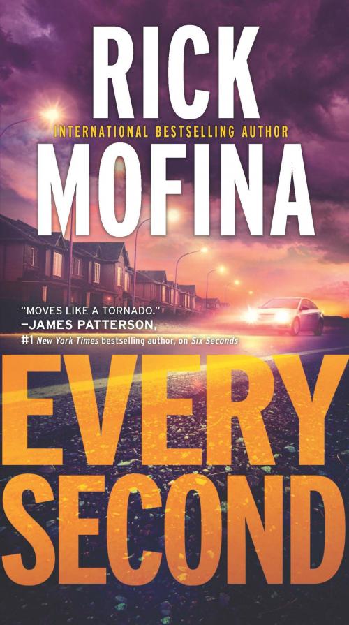 Cover of the book Every Second by Rick Mofina, MIRA Books