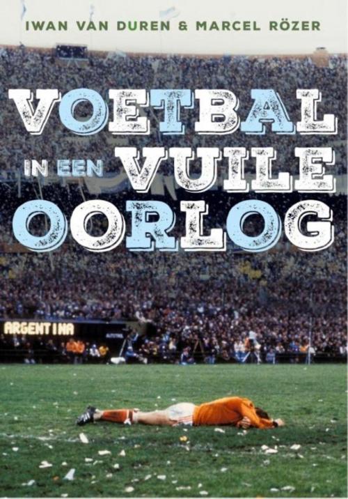 Cover of the book Voetbal in een vuile oorlog by Iwan van Duren, Marcel Rözer, Bruna Uitgevers B.V., A.W.
