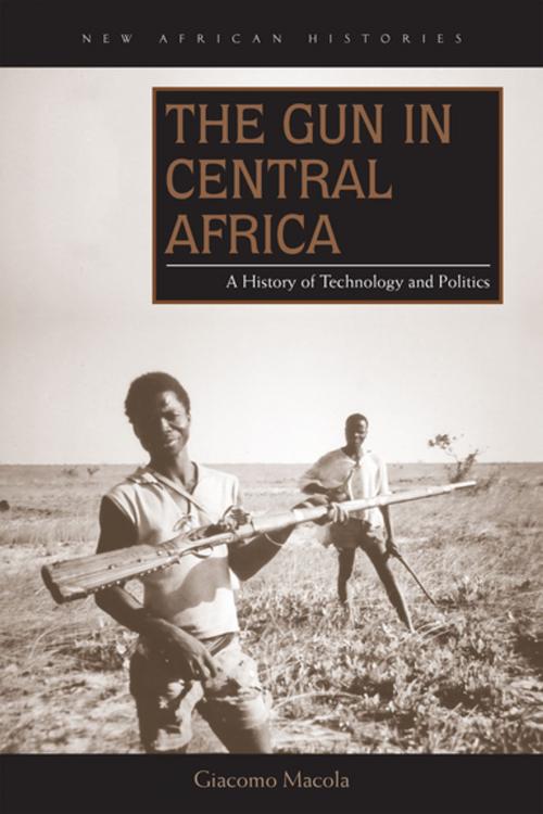 Cover of the book The Gun in Central Africa by Giacomo Macola, Ohio University Press