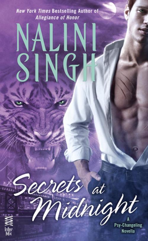 Cover of the book Secrets at Midnight by Nalini Singh, Penguin Publishing Group
