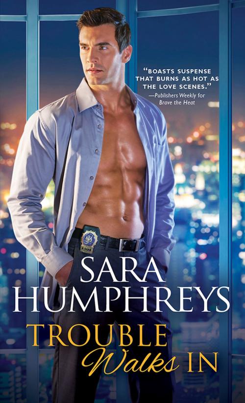 Cover of the book Trouble Walks In by Sara Humphreys, Sourcebooks
