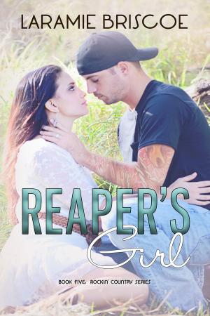 Cover of the book Reaper's Girl by Laramie Briscoe, Seraphina Donavan