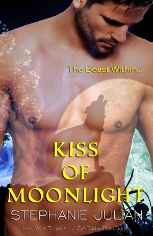 Cover of the book Kiss of Moonlight by Stephanie Julian