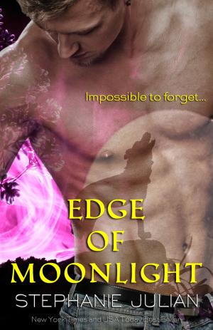 Cover of the book Edge of Moonlight by Stephanie Julian