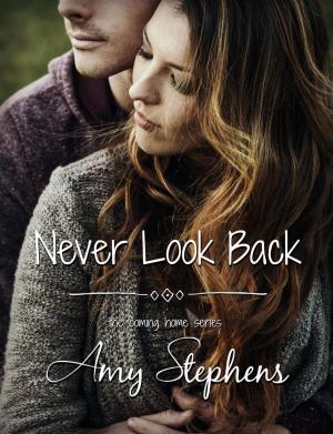 Cover of the book Never Look Back by Scarlett Cantrell