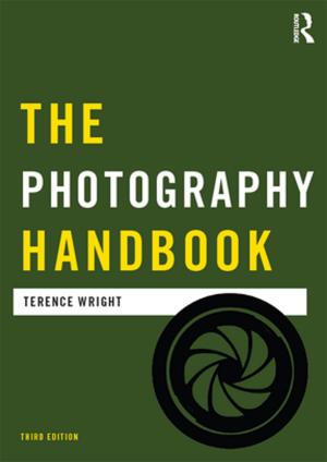 Book cover of The Photography Handbook