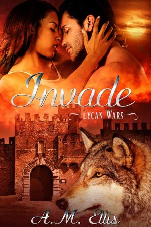 Cover of the book Invade by Stacey Criswell
