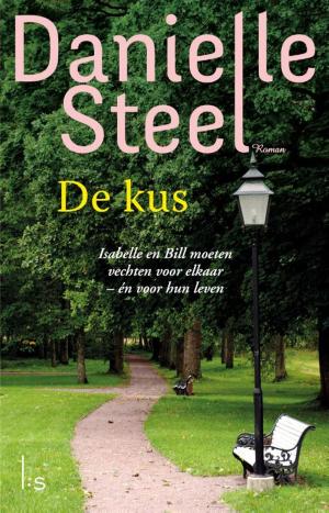 Cover of the book De kus by Darcy Lazar, Jade den Adel