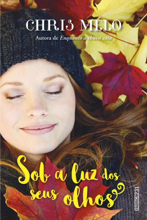 Cover of the book Sob a luz dos seus olhos by Chris Melo, Fábrica231