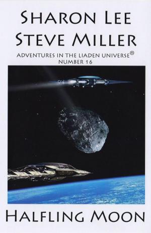 Cover of the book Halfling Moon by Sharon Lee, Steve Miller