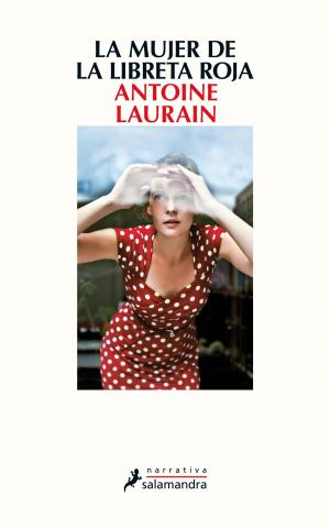 Book cover of La mujer de la libreta roja