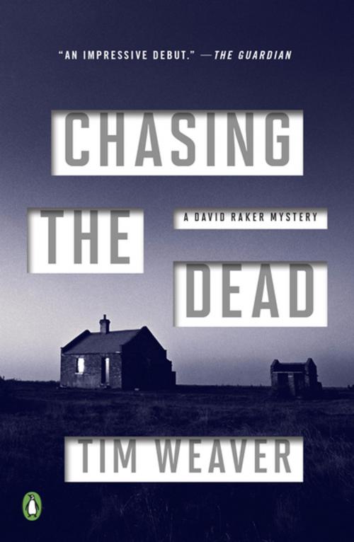Cover of the book Chasing the Dead by Tim Weaver, Penguin Publishing Group