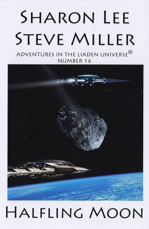Cover of the book Halfling Moon by Sharon Lee, Steve Miller, Pinbeam Books