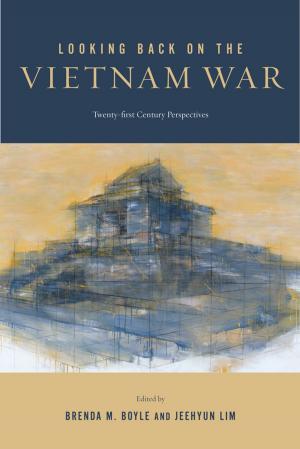 Cover of the book Looking Back on the Vietnam War by Emily J. Lordi, Nicole Solano