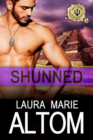 Cover of the book Shunned by Kate Kinsley