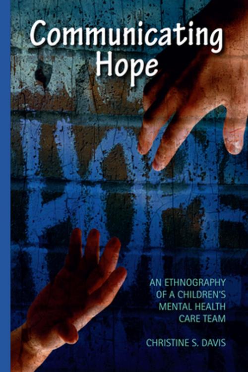 Cover of the book Communicating Hope by Christine Davis, Taylor and Francis