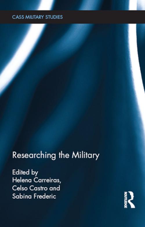 Cover of the book Researching the Military by , Taylor and Francis