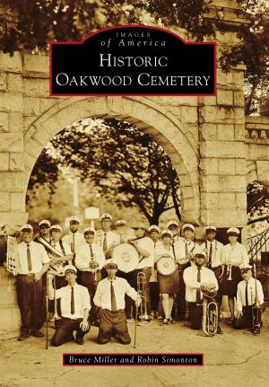 Cover of the book Historic Oakwood Cemetery by John V. Quarstein, J. Michael Moore