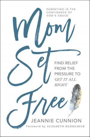 Cover of the book Mom Set Free by Crystal McVea, Alex Tresniowski