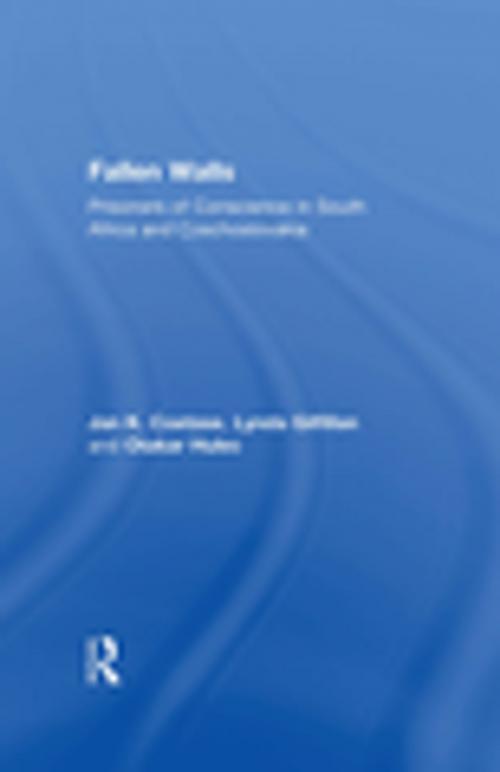 Cover of the book Fallen Walls by , Taylor and Francis