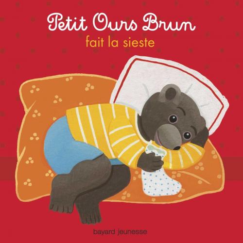 Cover of the book Petit Ours Brun fait la sieste by Marie Aubinais, Bayard Jeunesse