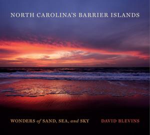 Cover of the book North Carolina's Barrier Islands by Marc Allen Eisner