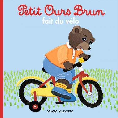 Cover of the book Petit Ours Brun fait du vélo by Marie Aubinais, Bayard Jeunesse