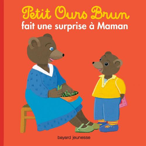 Cover of the book Petit Ours Brun fait une surprise à maman by Marie Aubinais, Bayard Jeunesse