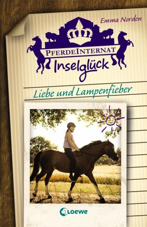 Book cover of Pferdeinternat Inselglück - Liebe und Lampenfieber
