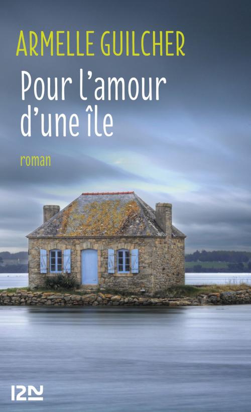 Cover of the book Pour l'amour d'une île by Armelle GUILCHER, Univers Poche