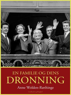 Cover of the book En familie og dens dronning by Merete Wilkenschildt