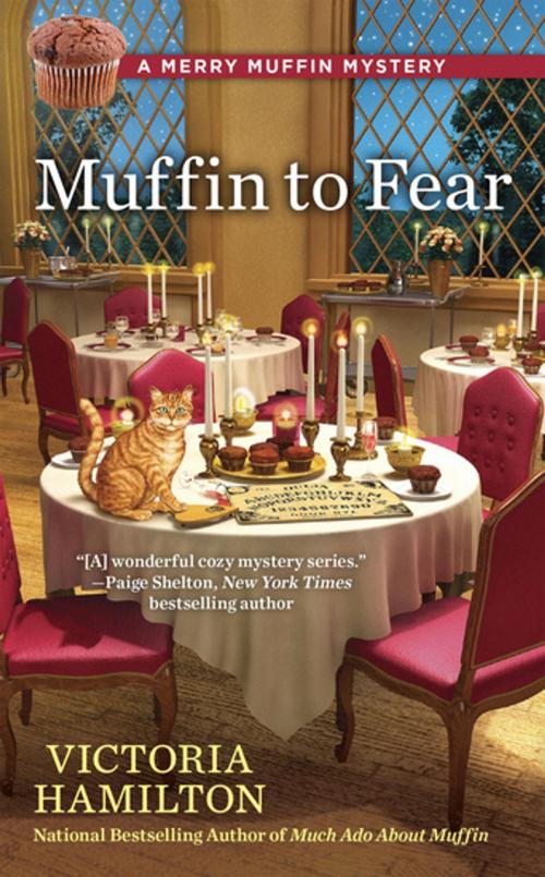 Cover of the book Muffin to Fear by Victoria Hamilton, Penguin Publishing Group