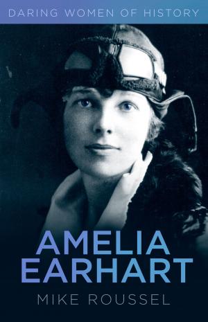 Book cover of Daring Women of History: Amelia Earhart