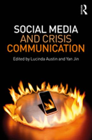 Cover of the book Social Media and Crisis Communication by Caitriona McDonagh, Mary Roche, Bernie Sullivan, Máirín Glenn