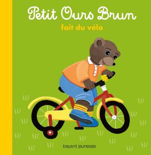 Cover of the book Petit Ours Brun fait du vélo by Marie Lu