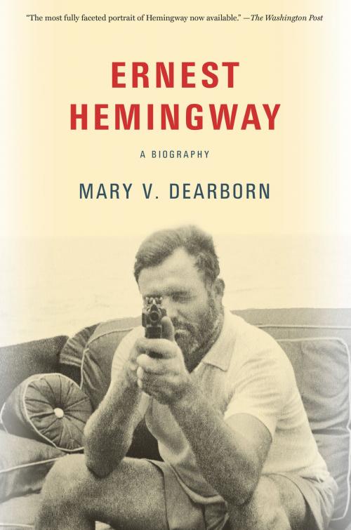 Cover of the book Ernest Hemingway by Mary V. Dearborn, Knopf Doubleday Publishing Group