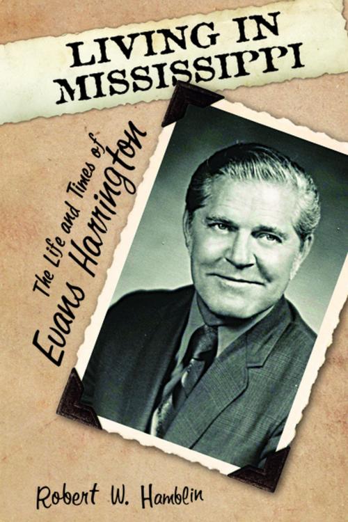 Cover of the book Living in Mississippi by Robert W. Hamblin, University Press of Mississippi