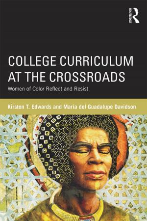 Cover of the book College Curriculum at the Crossroads by Jeffrey Hecker, Geoffrey Thorpe