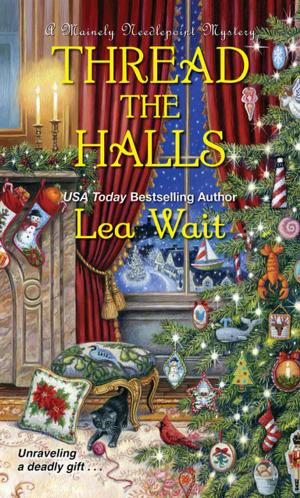 Cover of the book Thread the Halls by Leslie Meier