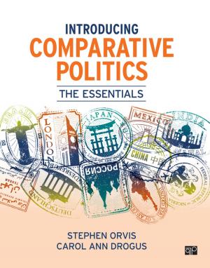 Cover of the book Introducing Comparative Politics by Vicki L. Plano Clark, Nataliya V. Ivankova