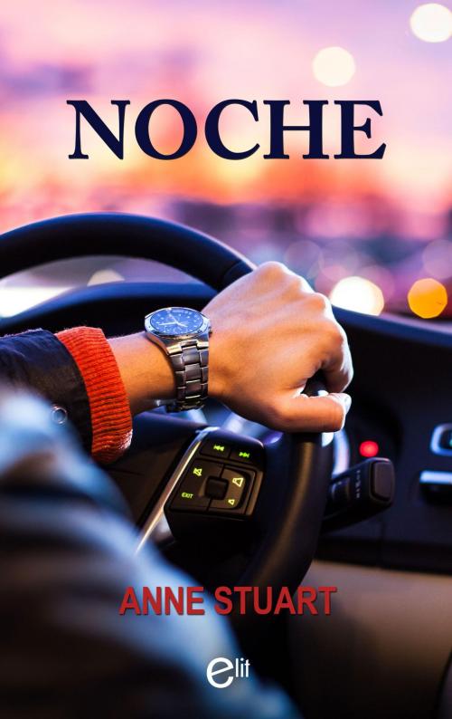 Cover of the book Noche by Anne Stuart, Harlequin, una división de HarperCollins Ibérica, S.A.