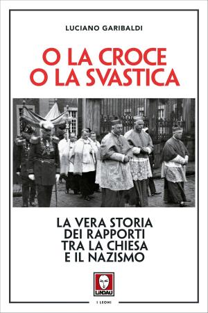 Book cover of O la croce o la svastica