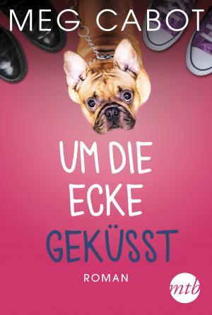 Book cover of Um die Ecke geküsst