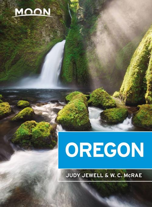 Cover of the book Moon Oregon by Judy Jewell, W. C. McRae, Avalon Publishing