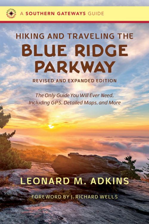 Cover of the book Hiking and Traveling the Blue Ridge Parkway, Revised and Expanded Edition by Leonard M. Adkins, The University of North Carolina Press