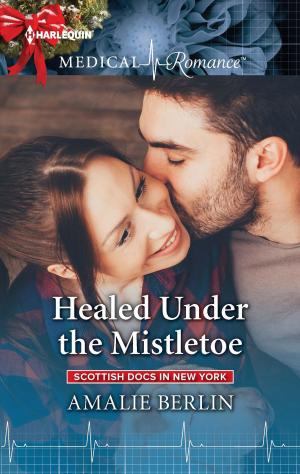 Cover of the book Healed Under the Mistletoe by Laura Wrigth, Kelly Hunter